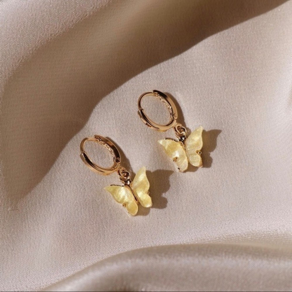 3/$30 💛 Yellow Acrylic Butterfly Earrings